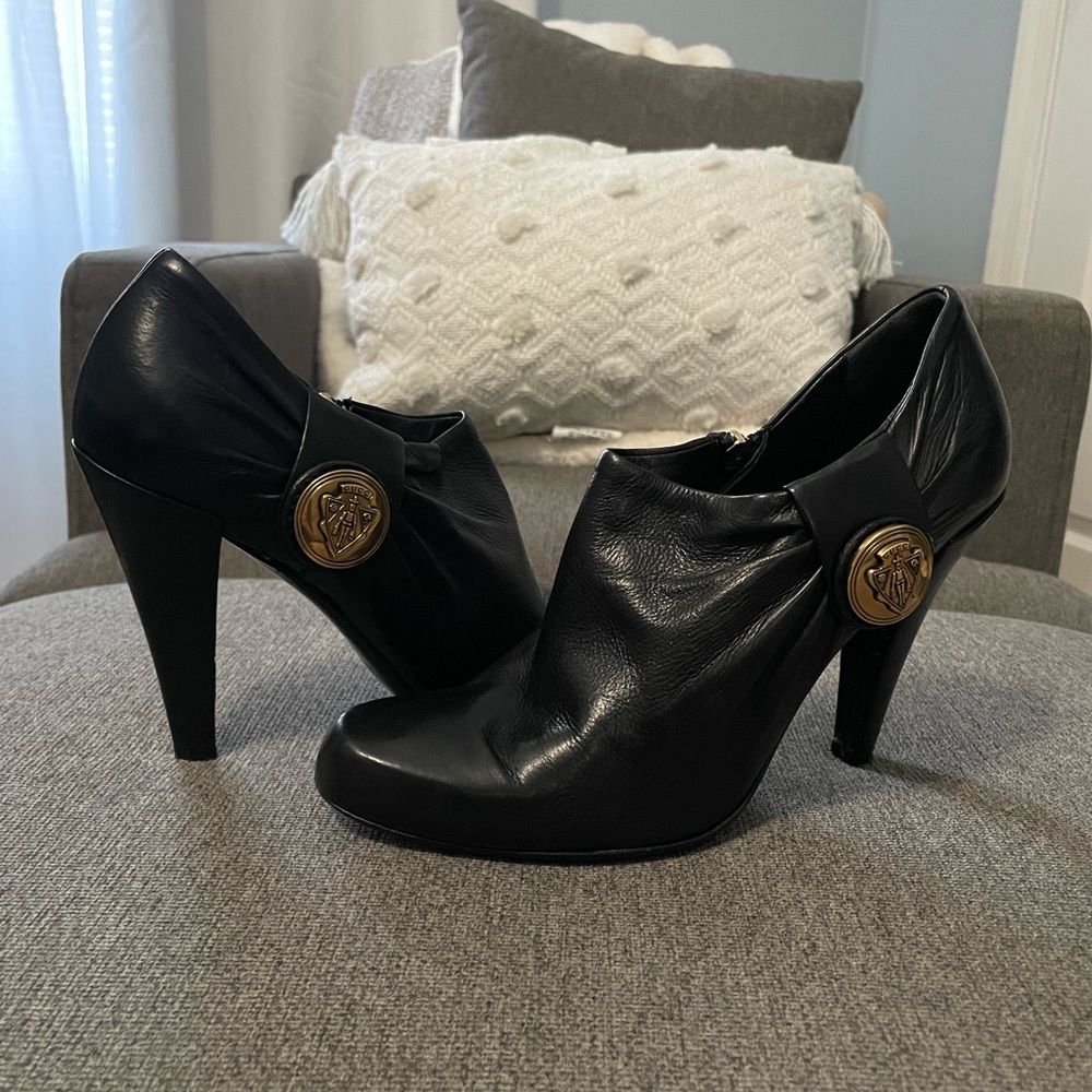 Gucci Black Leather Heeled Booties with Gold Medallion  Detail Sz 8